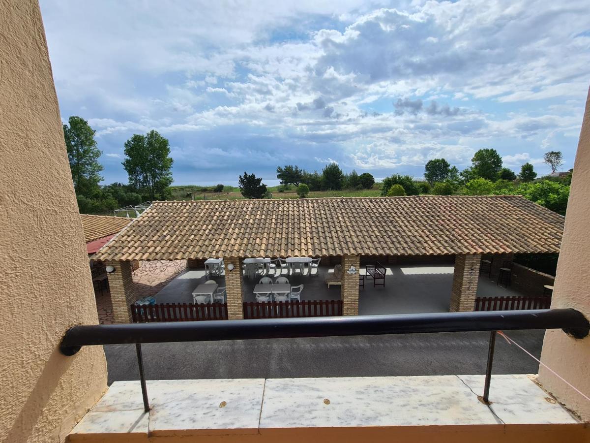 Avra Beach Apartments Lefkimmi  Bagian luar foto